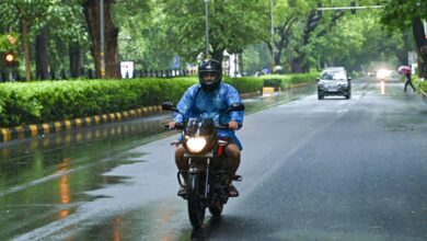 Delhi-NCR wakes up to overcast skies, light showers; IMD issues yellow alert