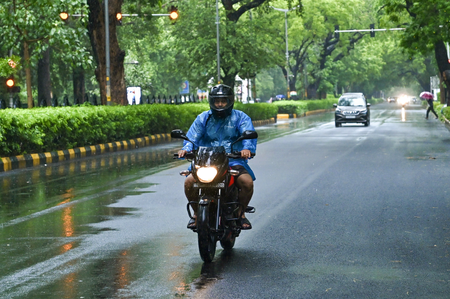 Delhi-NCR wakes up to overcast skies, light showers; IMD issues yellow alert