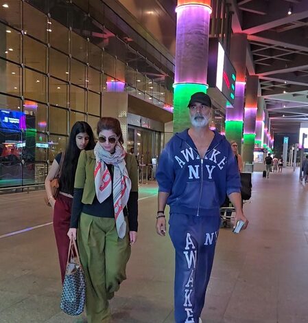 Akshay Kumar’s daughter Nitara hides behind mother Twinkle Khanna seeing paps at Mumbai airport