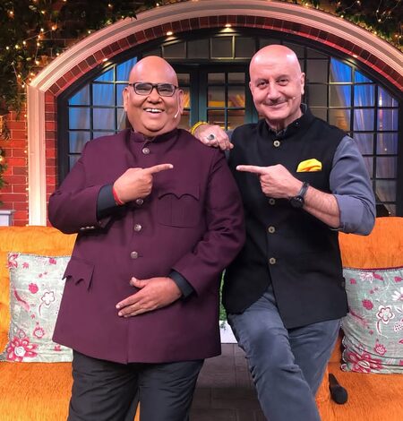 Anupam Kher gets emotional as he shares a special memory with Satish Kaushik and Kapil Sharma