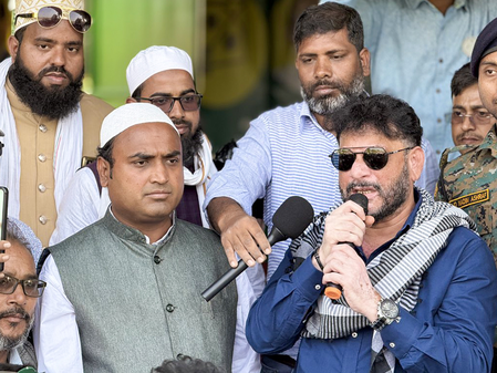 AIMIM leader Waris Pathan’s remark on ‘Vande Mataram’ evokes sharp reactions AIMIM leader Waris Pathan’s remark on ‘Vande Mataram’ evokes sharp reactions