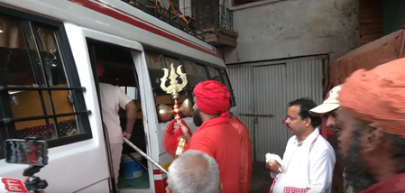 ‘Chhari Mubarak’ leaves Dashnami Akkara temple in Srinagar for Amarnath Cave shrine ‘Chhari Mubarak’ leaves Dashnami Akkara temple in Srinagar for Amarnath Cave shrine