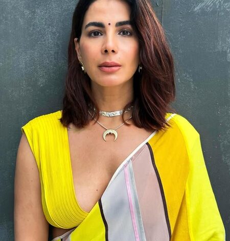 Kirti Kulhari duped of Rs 2.4 lacs in cyber fraud, registers complain with the Mumbai police Kirti Kulhari duped of Rs 2.4 lacs in cyber fraud, registers complain with the Mumbai police