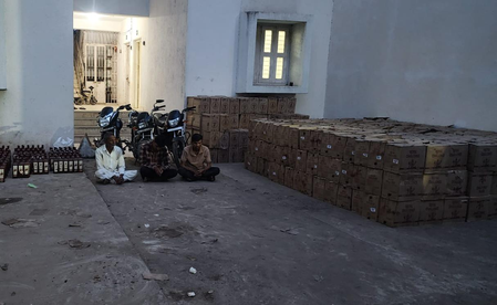 Gujarat Police seize illegal liquor worth Rs 77.71 lakh in Jamnagar Gujarat Police seize illegal liquor worth Rs 77.71 lakh in Jamnagar