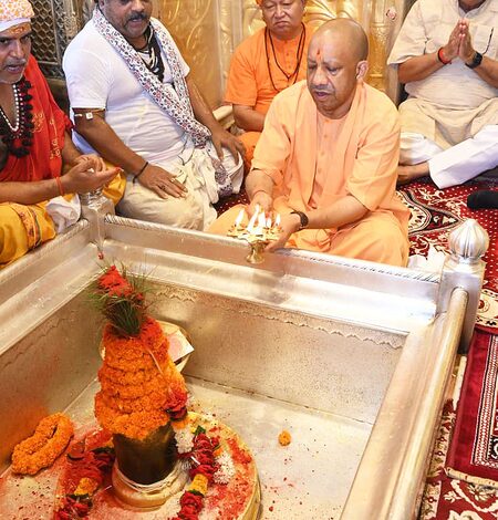 CM Yogi offers prayers at Kashi Vishwanath temple on first day of Sawan