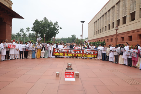 INDIA bloc stages ‘Who gave the order’ protest at Parliament; NDA says ‘raise meaningful questions’ INDIA bloc stages ‘Who gave the order’ protest at Parliament; NDA says ‘raise meaningful questions’
