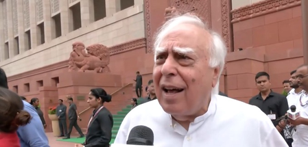 Kapil Sibal questions Home Minister’s ‘silence’ over use of pellet guns during students stir Kapil Sibal questions Home Minister’s ‘silence’ over use of pellet guns during students stir