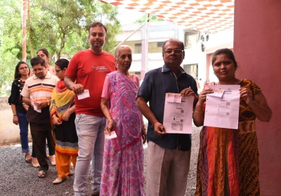 Gujarat: Steady voting in Manjalpur bypoll as turnout touches 34.35 pc Gujarat: Steady voting in Manjalpur bypoll as turnout touches 34.35 pc
