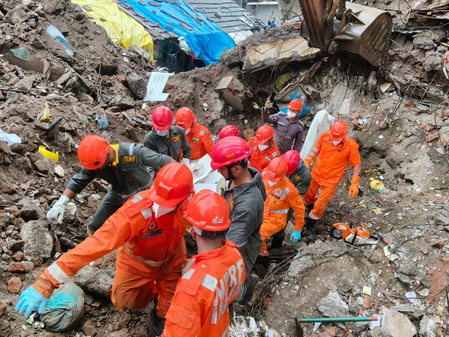 Bhiwandi building collapse: Death toll rises to 9; rescue operation on (Lead) Bhiwandi building collapse: Death toll rises to 9; rescue operation on (Lead)
