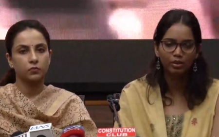 Attacked with stones, shoes, flower pots: Families of injured Delhi cops on Jantar Mantar protest violence Attacked with stones, shoes, flower pots: Families of injured Delhi cops on Jantar Mantar protest violence