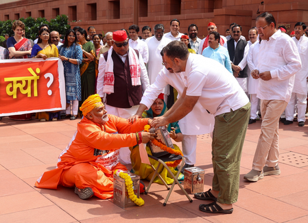 Donation theft protest: BJP slams Pappu Yadav over ‘saffron robes’; Oppn hits back