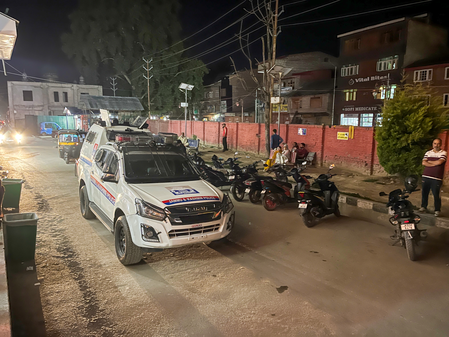 J&K: Terrorists kill non-local worker in Kulgam, another injured (Lead) J&K: Terrorists kill non-local worker in Kulgam, another injured (Lead)