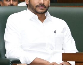 YSRCP condemns police action against farmers in Andhra Pradesh’s Undavalli YSRCP condemns police action against farmers in Andhra Pradesh’s Undavalli