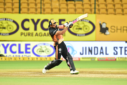 Maharaja Trophy KSCA T20: Hubli Tigers, Mysore Warriors share points after Abhinav Manohar’s 12-ball blitz Maharaja Trophy KSCA T20: Hubli Tigers, Mysore Warriors share points after Abhinav Manohar’s 12-ball blitz
