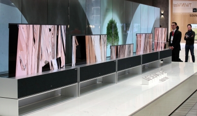 LG Display swings to Q2 loss on one-off costs