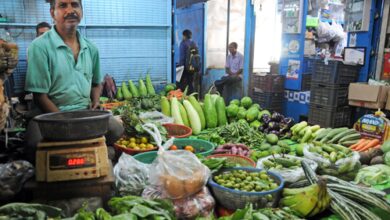 Enforcement Branch, Kolkata Police raid markets to monitor vegetable prices Enforcement Branch, Kolkata Police raid markets to monitor vegetable prices