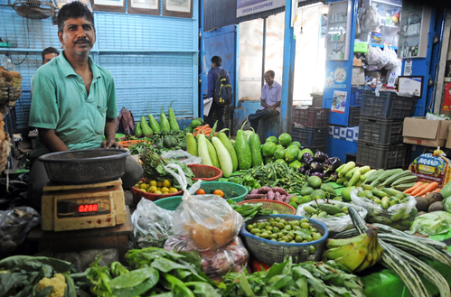 Enforcement Branch, Kolkata Police raid markets to monitor vegetable prices Enforcement Branch, Kolkata Police raid markets to monitor vegetable prices