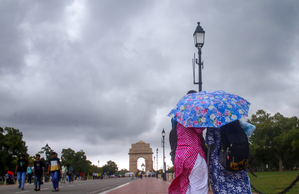 Delhi to witness cloudy skies, light rain today; heavier monsoon showers likely this week Delhi to witness cloudy skies, light rain today; heavier monsoon showers likely this week