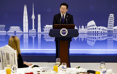 South Korean President Lee’s disapproval rating tops approval rating for first time since inauguration: poll South Korean President Lee’s disapproval rating tops approval rating for first time since inauguration: poll