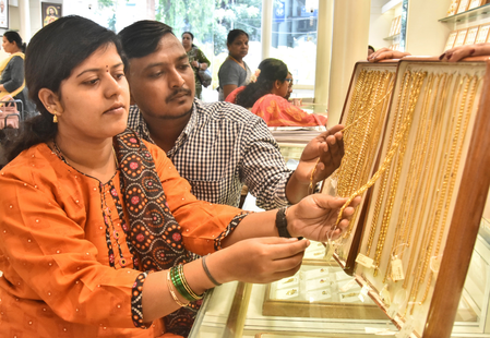 Gold posts 4.73 pc weekly gain as US Fed rate hike bets weaken Gold posts 4.73 pc weekly gain as US Fed rate hike bets weaken