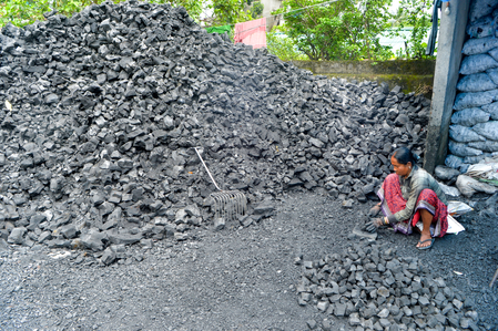 Captive and commercial coal mines clock 9.6 pc growth in production during July: Govt Captive and commercial coal mines clock 9.6 pc growth in production during July: Govt