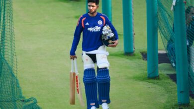 Gill resumes practice after finger injury forced him out of warm-up clash