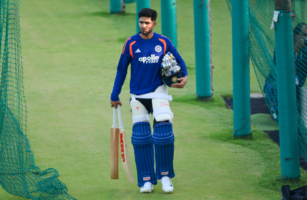 Gill resumes practice after finger injury forced him out of warm-up clash