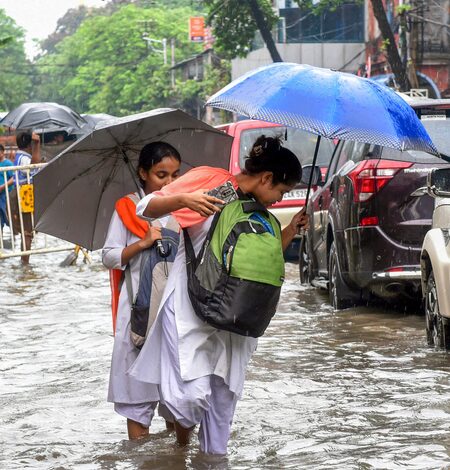 Met office predicts heavy rain in south Bengal till Tuesday