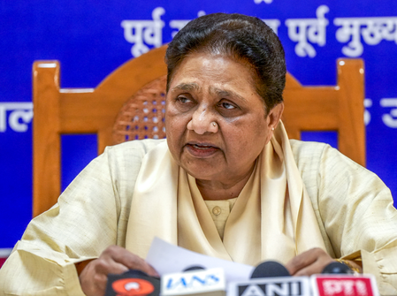 Mayawati attacks Rahul, says Cong failed to reason with anti-quota protesters at Jantar Mantar Mayawati attacks Rahul, says Cong failed to reason with anti-quota protesters at Jantar Mantar