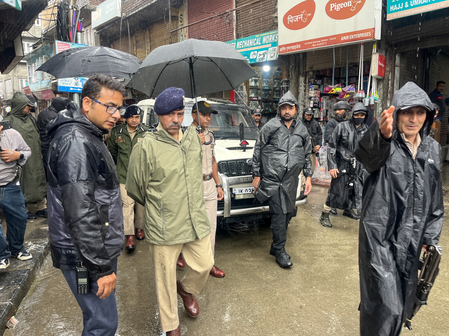 J&K Police announces Rs 15 lakh reward for information leading to arrest of cop killer LeT terrorist J&K Police announces Rs 15 lakh reward for information leading to arrest of cop killer LeT terrorist