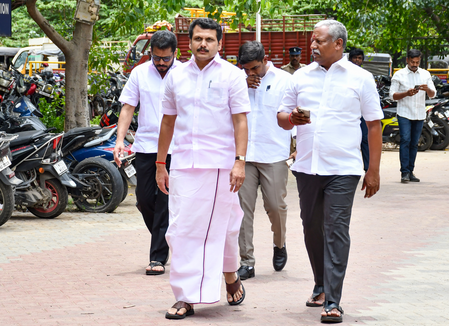 TN: Senthil Balaji signs register for sixth day, vows to fight cases legally TN: Senthil Balaji signs register for sixth day, vows to fight cases legally
