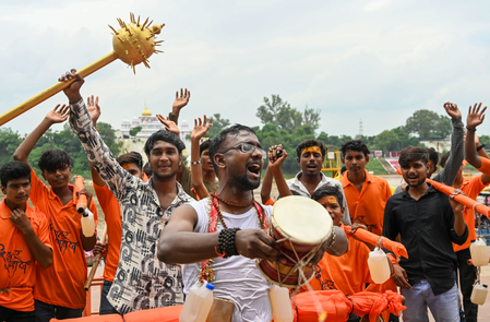 Massive Kanwar Yatra in Jabalpur draws sea of devotees; CM Yadav joins procession Massive Kanwar Yatra in Jabalpur draws sea of devotees; CM Yadav joins procession