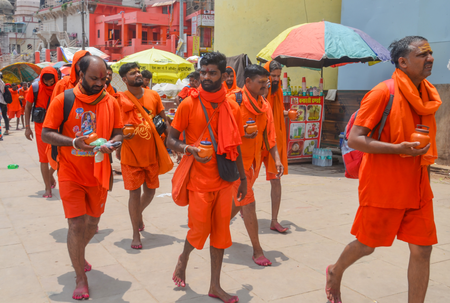 Past instances of cops ‘massaging’ Kanwariyas’ feet reignite debate over ‘duty, faith and equality’ Past instances of cops ‘massaging’ Kanwariyas’ feet reignite debate over ‘duty, faith and equality’