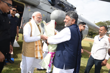 PM Modi received by K’taka CM Shivakumar in Mysuru PM Modi received by K’taka CM Shivakumar in Mysuru