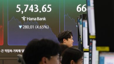 7 in 10 S. Korean stocks fall in July as market posts steepest decline since 2008 7 in 10 S. Korean stocks fall in July as market posts steepest decline since 2008