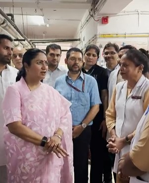 Delhi CM Rekha Gupta visits Lal Bahadur Shastri Hospital, reviews healthcare services Delhi CM Rekha Gupta visits Lal Bahadur Shastri Hospital, reviews healthcare services