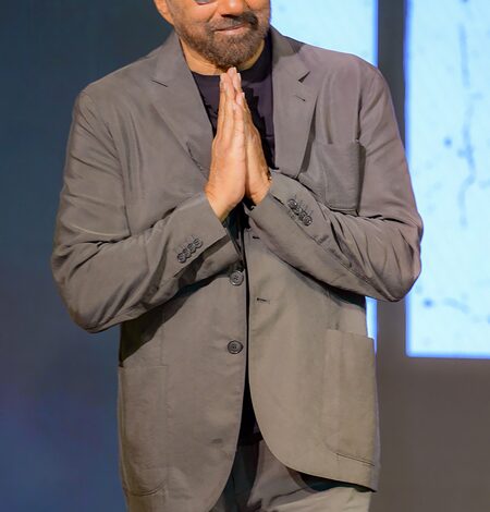 Sunny Deol recreates his iconic dialogue from ‘Ghatak’ during his fan meet in Bihar Sunny Deol recreates his iconic dialogue from ‘Ghatak’ during his fan meet in Bihar