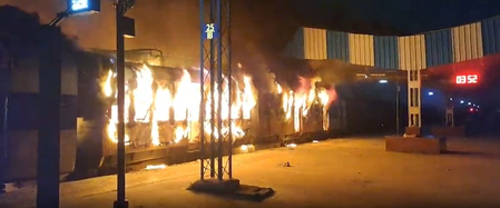 Bihar: Fire breaks out in passenger train at Simri Bakhtiyarpur station, no casualties reported Bihar: Fire breaks out in passenger train at Simri Bakhtiyarpur station, no casualties reported