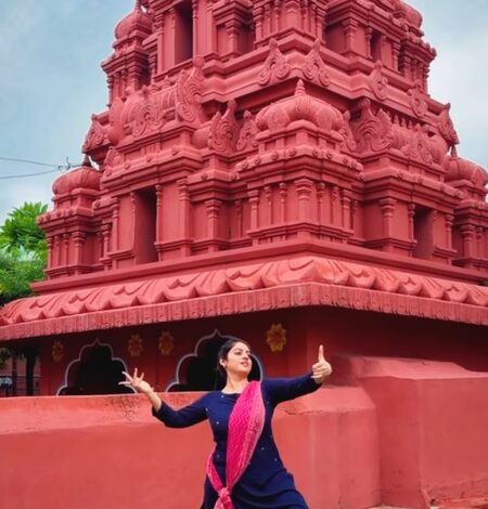 Deepika Singh performs an impromptu dance in Bhartari Gufa Deepika Singh performs an impromptu dance in Bhartari Gufa
