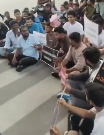 Job aspirants stage flash protest in Hyderabad, demand 20,000 police jobs