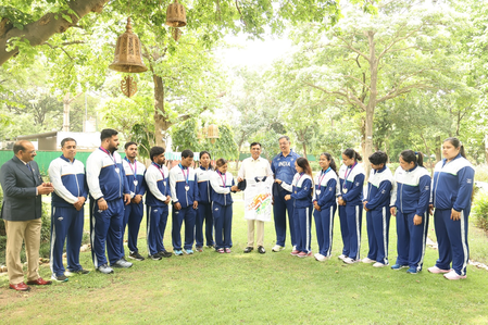 Sports Min Mandaviya felicitates CWG 2026 weightlifting medallists with cash rewards Sports Min Mandaviya felicitates CWG 2026 weightlifting medallists with cash rewards