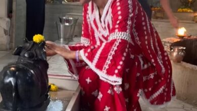 Nia Sharma offers prayers on first Monday of holy ‘Sawan’ month, seeks Lord Shiva’s blessings Nia Sharma offers prayers on first Monday of holy ‘Sawan’ month, seeks Lord Shiva’s blessings