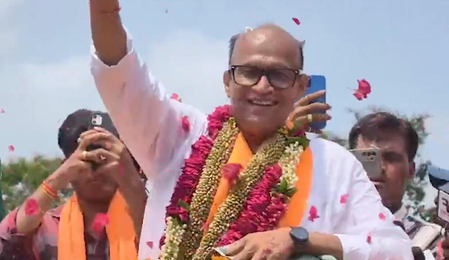 Gujarat: BJP’s Satish Patel dedicates Manjalpur bypoll victory to late Yogesh Patel Gujarat: BJP’s Satish Patel dedicates Manjalpur bypoll victory to late Yogesh Patel