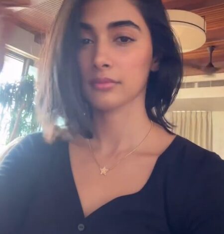 Pooja Hegde wishes for Ryan Gosling to appear as she plays the theme song of ‘La La Land’ Pooja Hegde wishes for Ryan Gosling to appear as she plays the theme song of ‘La La Land’