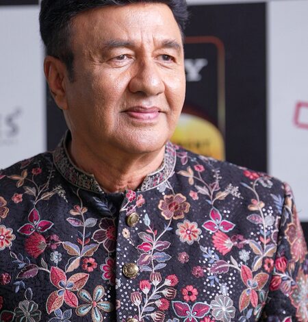 Anu Malik celebrates his first musical play ‘Jaane Pehchaane Anjaane’ it heads to America Anu Malik celebrates his first musical play ‘Jaane Pehchaane Anjaane’ it heads to America