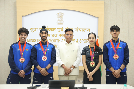 Sports Min Mandaviya felicitates squash star Anahat Singh and men’s team on World Jr. C’ships success Sports Min Mandaviya felicitates squash star Anahat Singh and men’s team on World Jr. C’ships success
