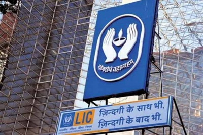 LIC shares tumble 8 pc as govt to sell 6.5 pc stake via Rs 31,000 crore OFS LIC shares tumble 8 pc as govt to sell 6.5 pc stake via Rs 31,000 crore OFS