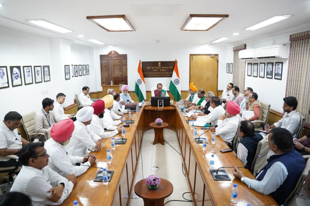 Farmers support ethanol in meeting with Agriculture Minister Chouhan Farmers support ethanol in meeting with Agriculture Minister Chouhan