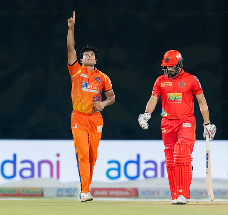 West Delhi Lions cruise to 5-wicket win over South Delhi Superstarz