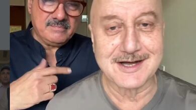 Anupam Kher celebrates Boman Irani as ‘Khurana Saab’ after ‘Khosla Ka Ghosla 2’ wrap up Anupam Kher celebrates Boman Irani as ‘Khurana Saab’ after ‘Khosla Ka Ghosla 2’ wrap up